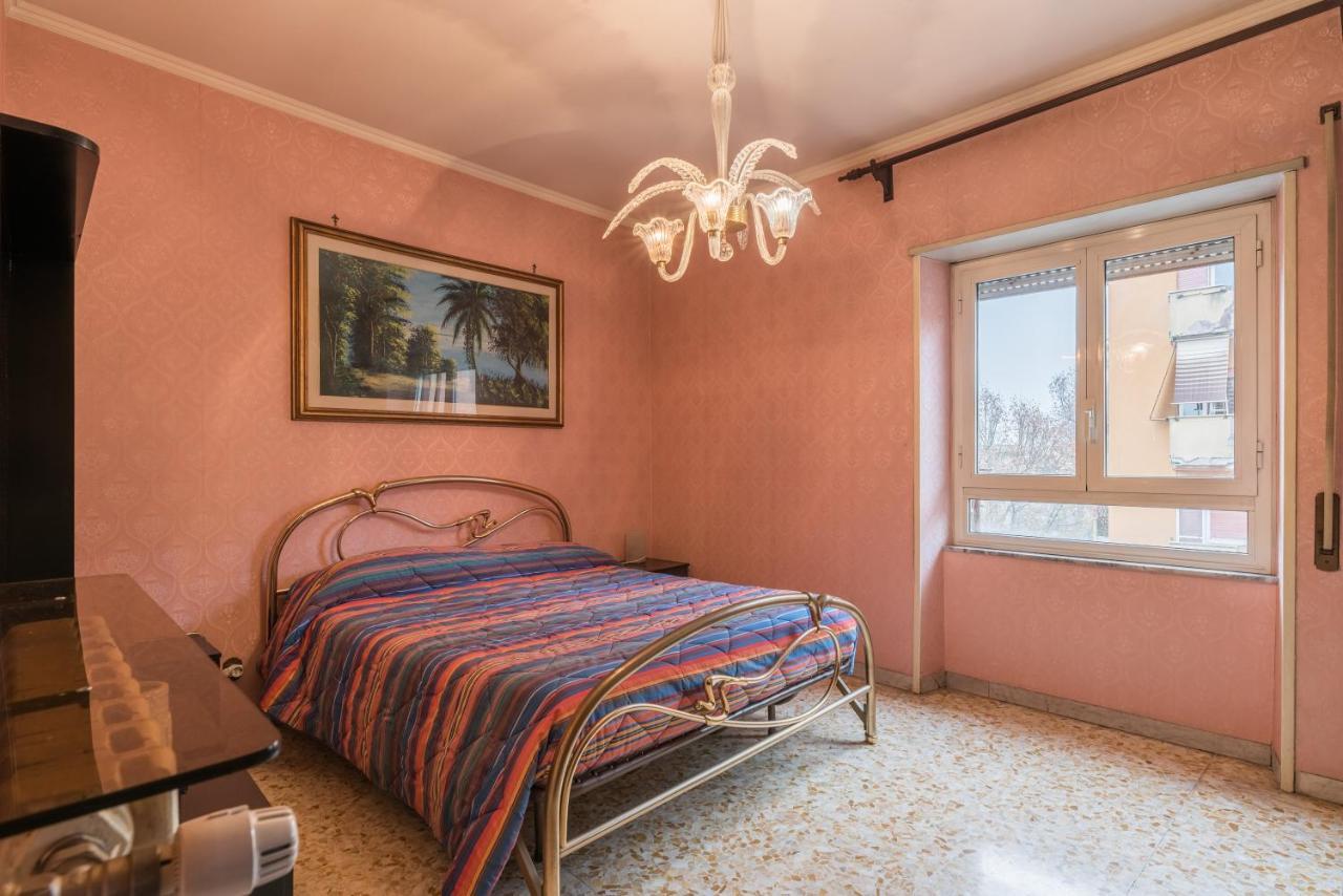 Altido Classic Style Flat With Balcony Apartment Rom