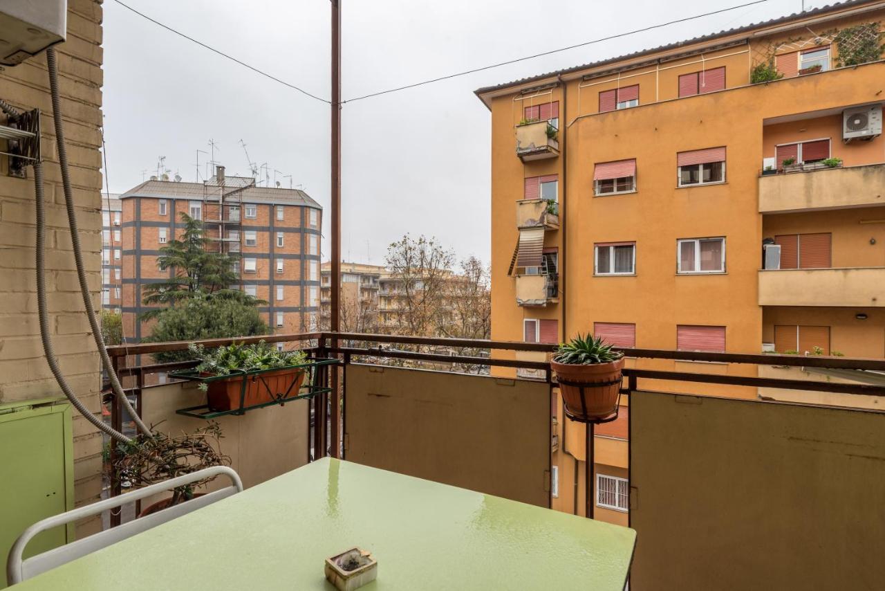 Altido Classic Style Flat With Balcony Apartment Rom